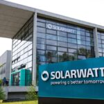 Solarwatt Wat in 1993 werd geboren als visie van drie pioniers op het gebied van zonne-energie is vandaag de dag het toonaangevende Duitse bedrijf Solarwatt