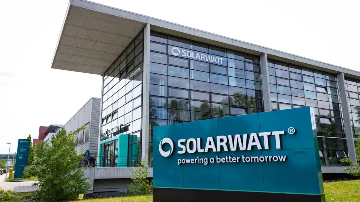 Solarwatt Wat in 1993 werd geboren als visie van drie pioniers op het gebied van zonne-energie is vandaag de dag het toonaangevende Duitse bedrijf Solarwatt